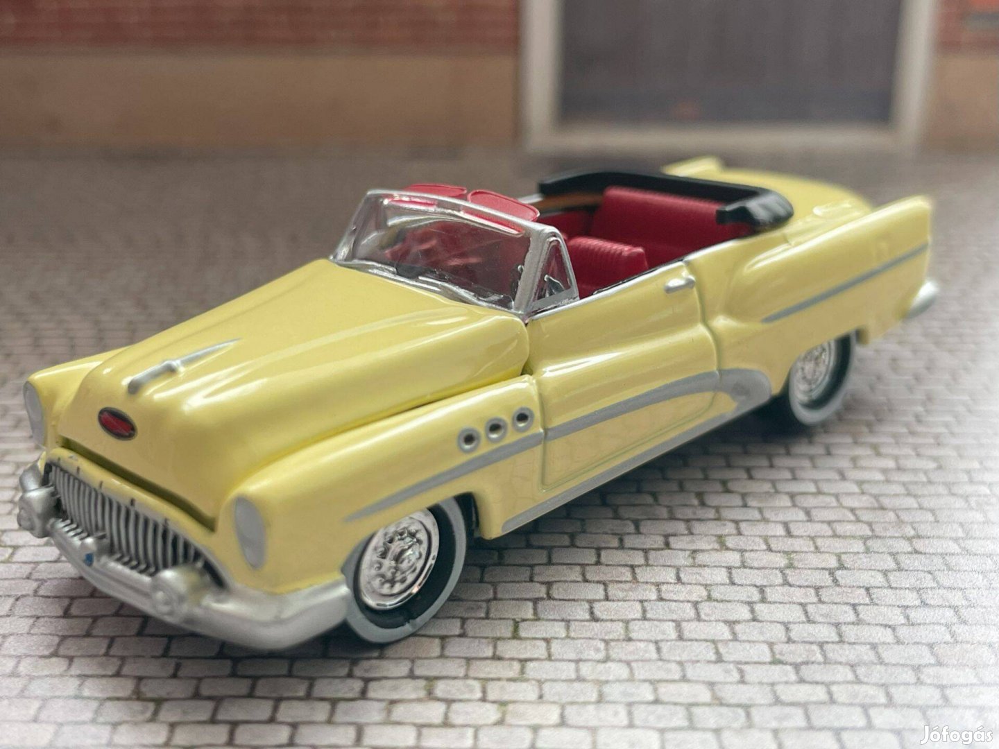 1953 Buick Super Convertible modell autó - Johnny Lightning 1:64 méret