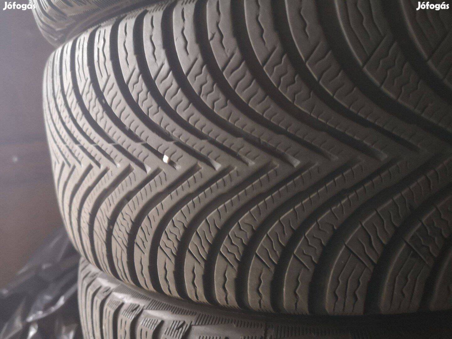 195/45R16 Michelin Alpin téligumik