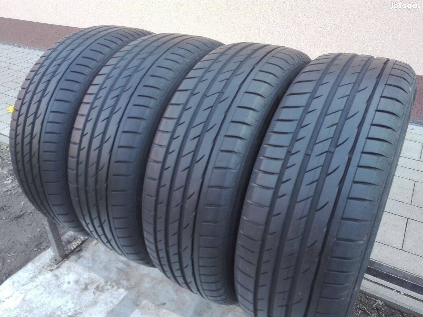 195/60R15 Laufenn nyári gumi garnitúra 195/60 r15