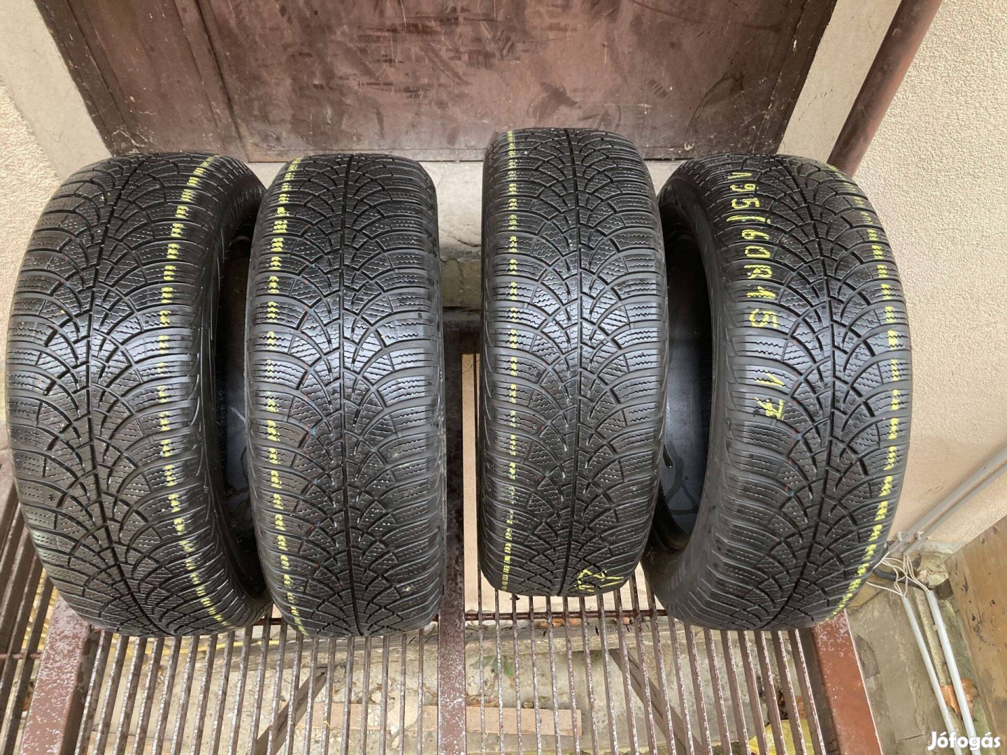 195/60R15 használt Goodyear téli gumi