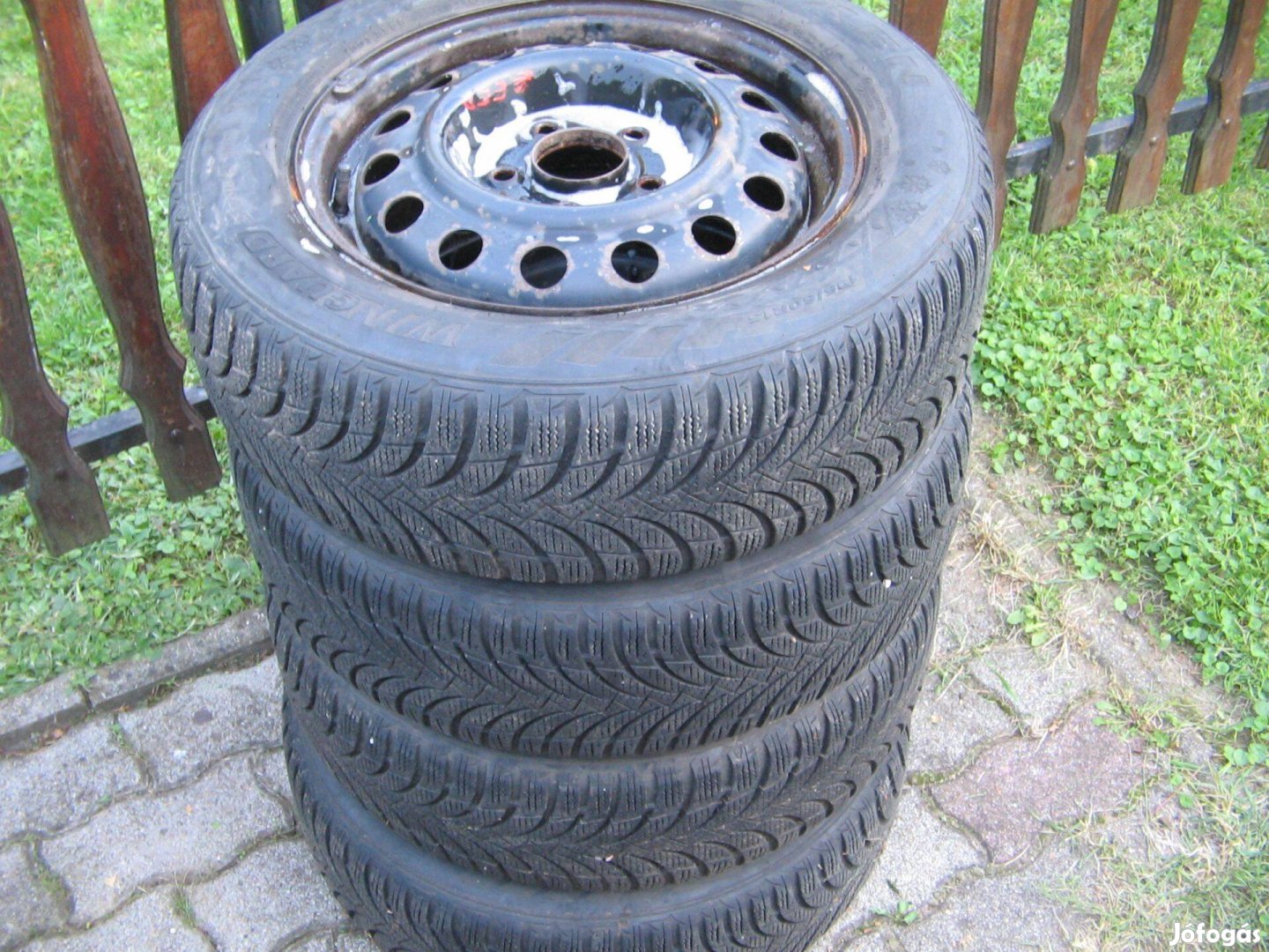 195/60R15 téli garnitúra felnin Kia Hyundai-ra eladó!