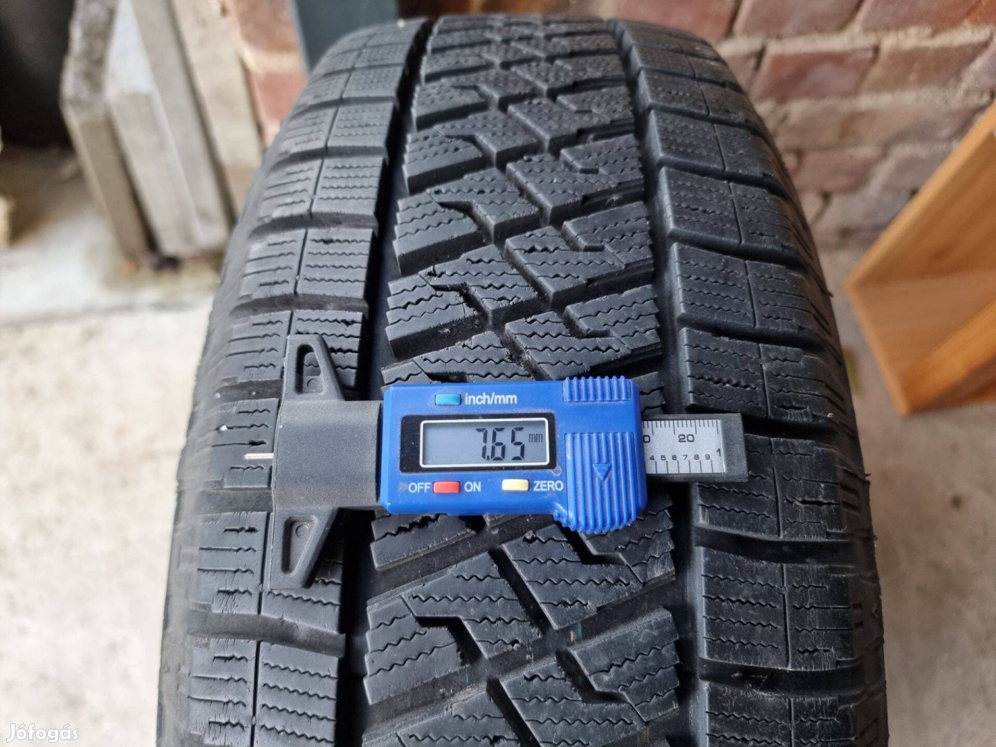 195/60R16C Lassa téli gumi 2db újszerű állapotban olcsón eladó!