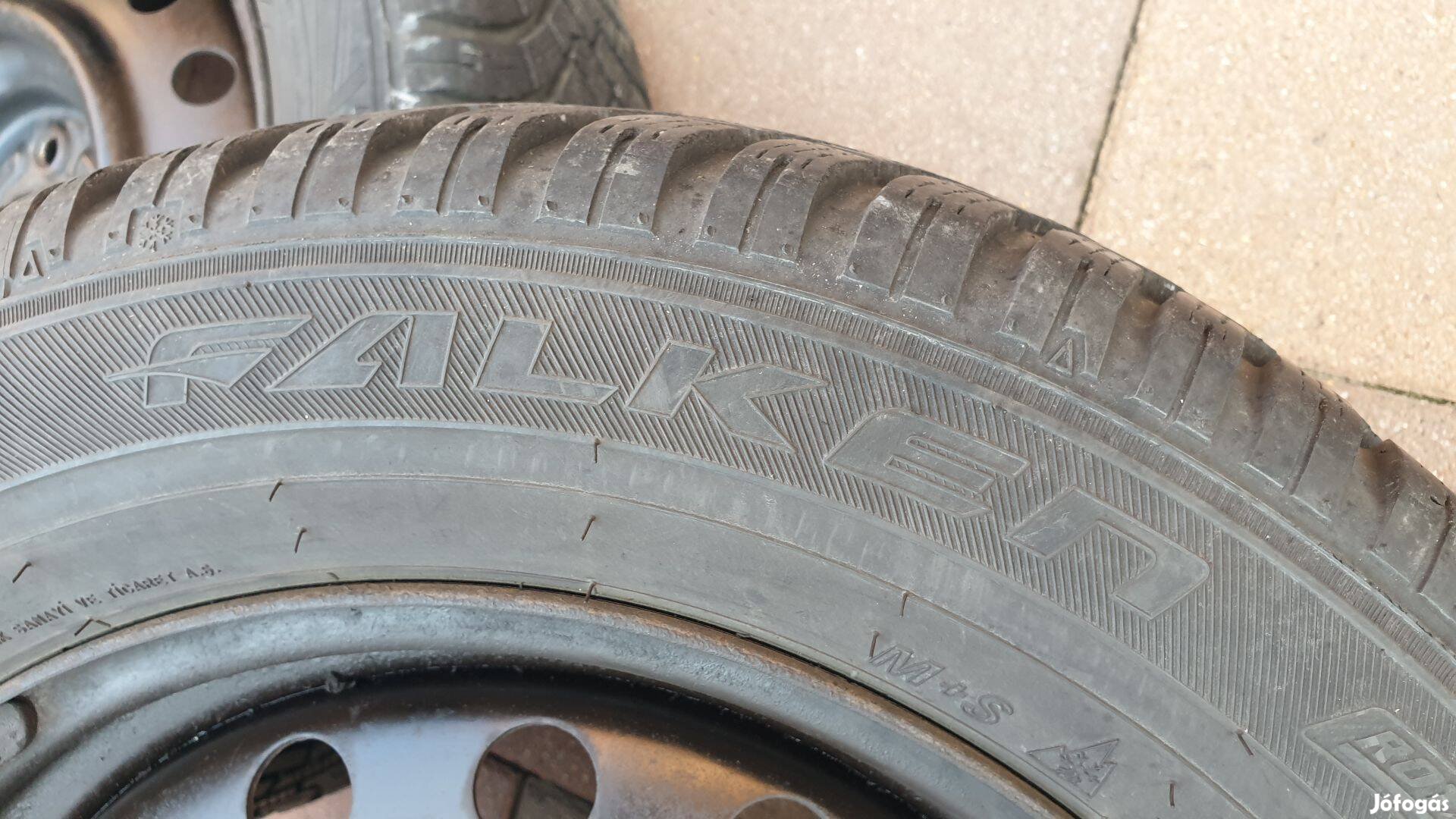 195/60 R15 Falken téli gumik