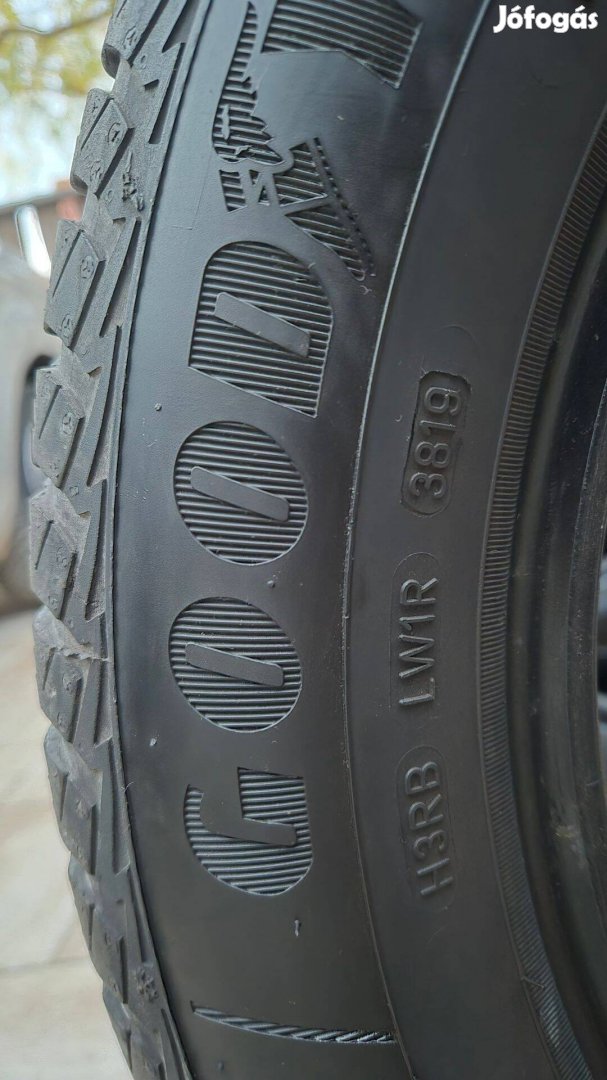 195/60 R15 Négyévszakos gumi eladó