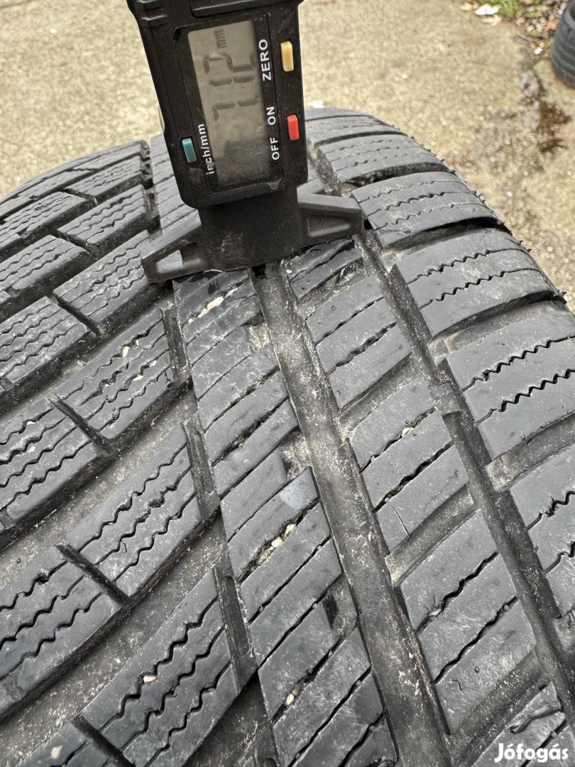 195/60 R15 Rovello négyévszakos gumi.