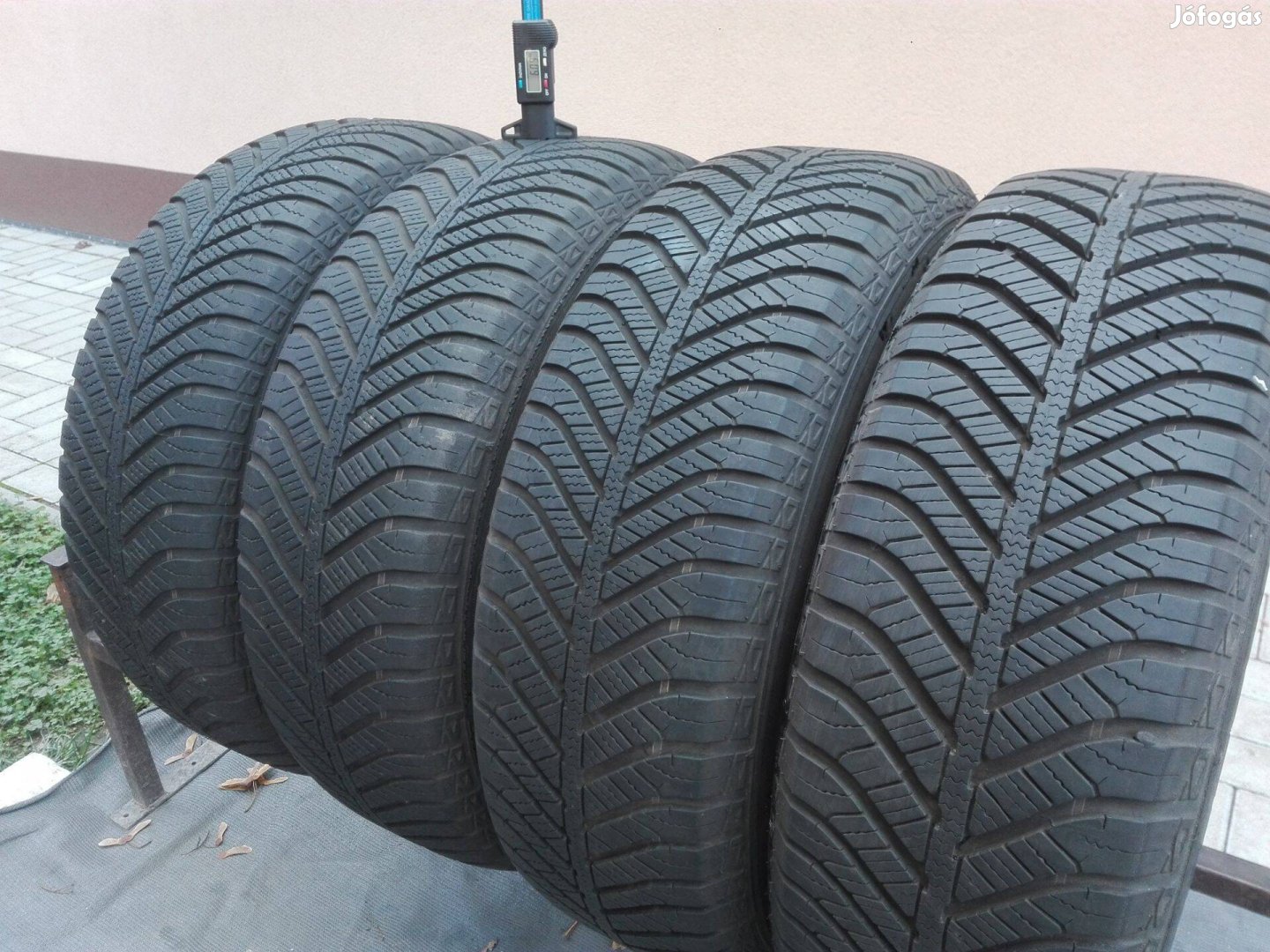 195/65R15 Goodyear négyévszakos gumi garnitúra 195/65 R15