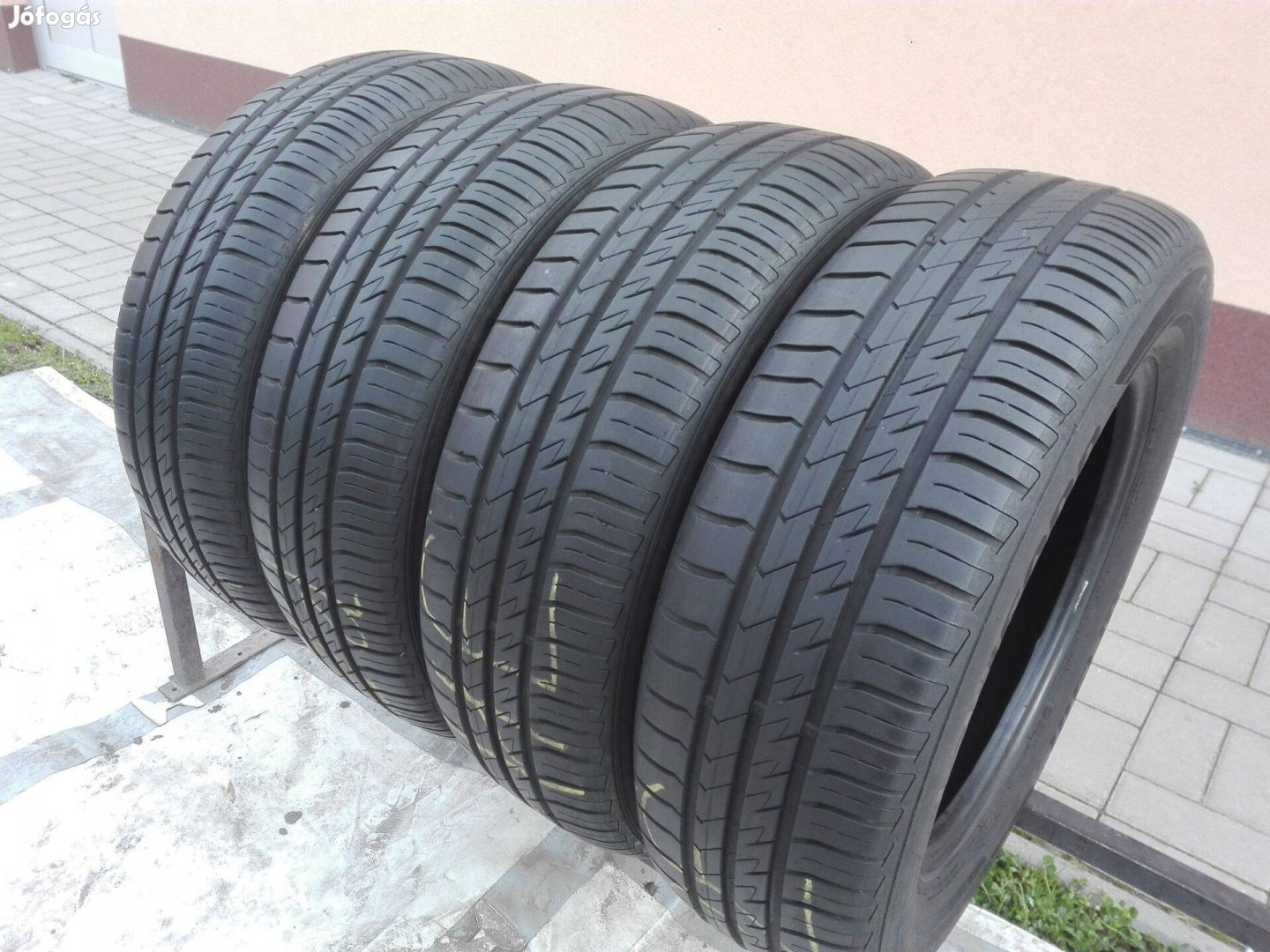 195/65R15 Laufenn nyári gumi garnitúra 195/65 r15