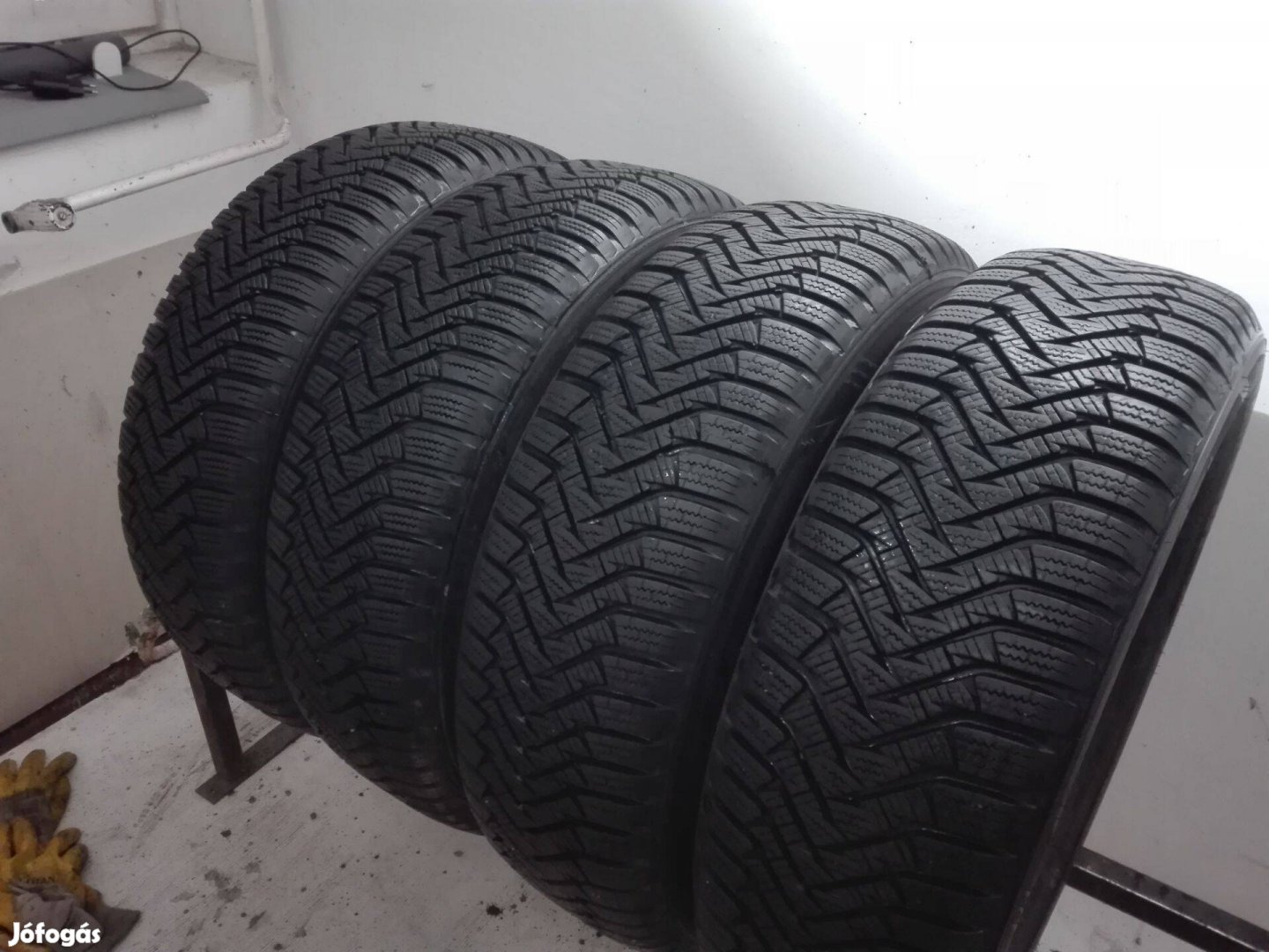 195/65R15 Laufenn téli gumi garnitúra 195/65 r15