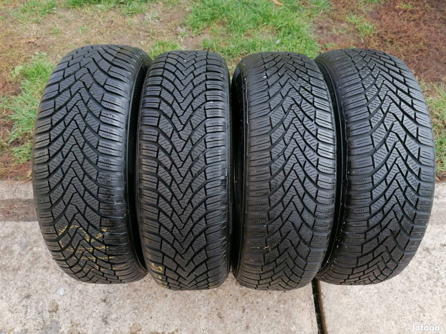 195/65R15-ös Continetal téligumi 