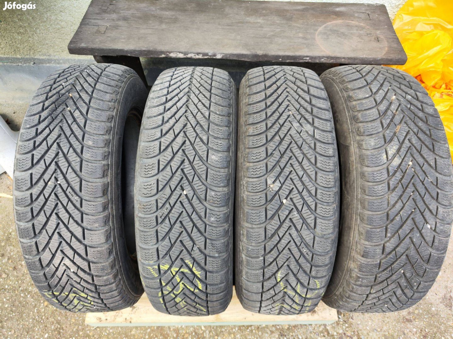 195/65 Pirelli téli gumi szett
