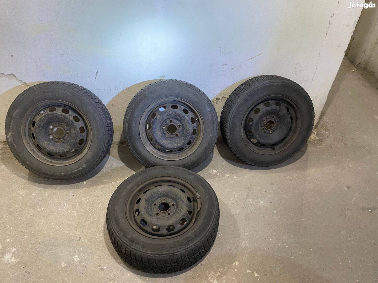 195/65 R15 Ford felni Firestone, régi gumi 1 felni sérült