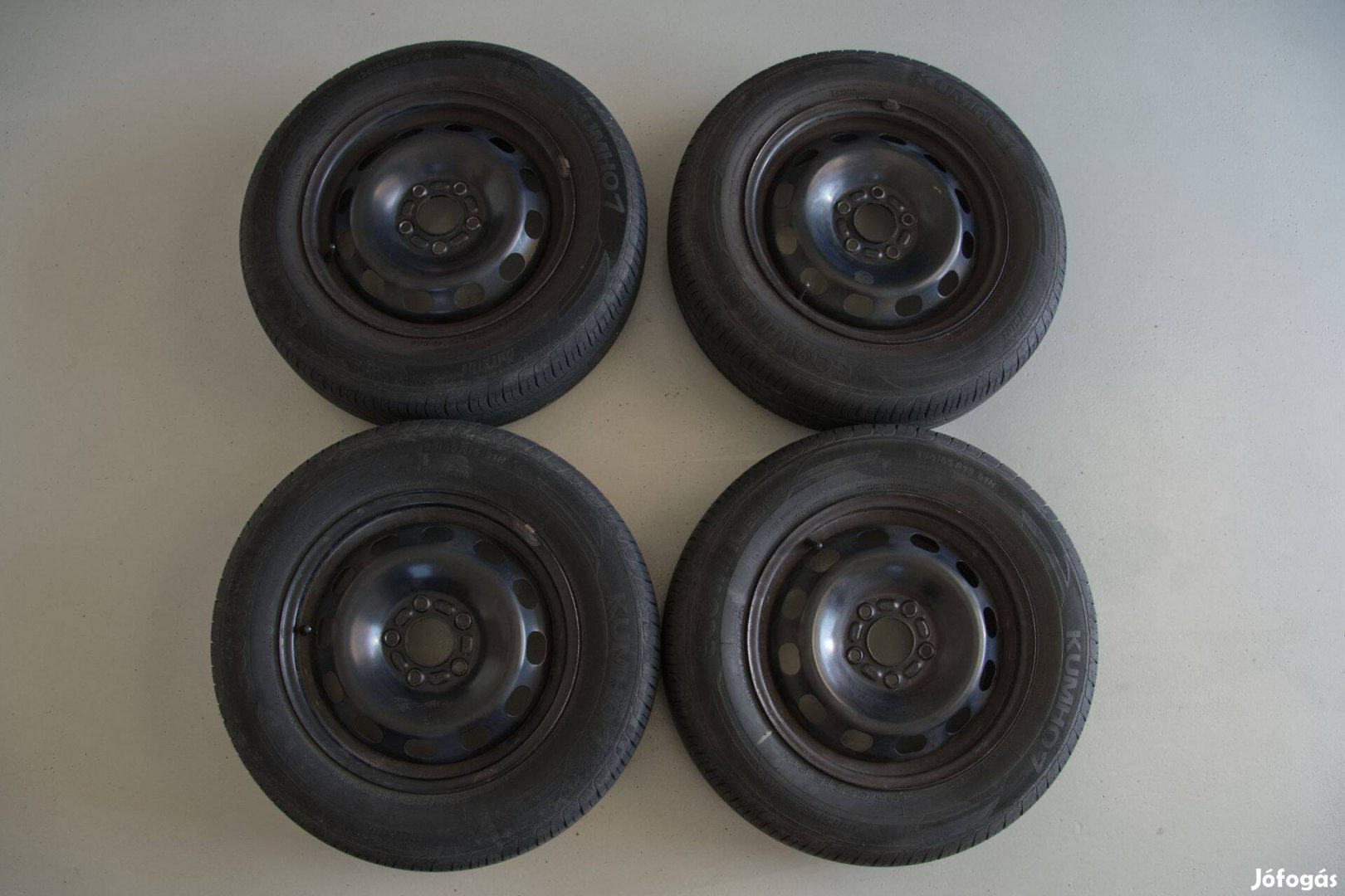 195/65 R15 Ford nyári gumik lemez felnin
