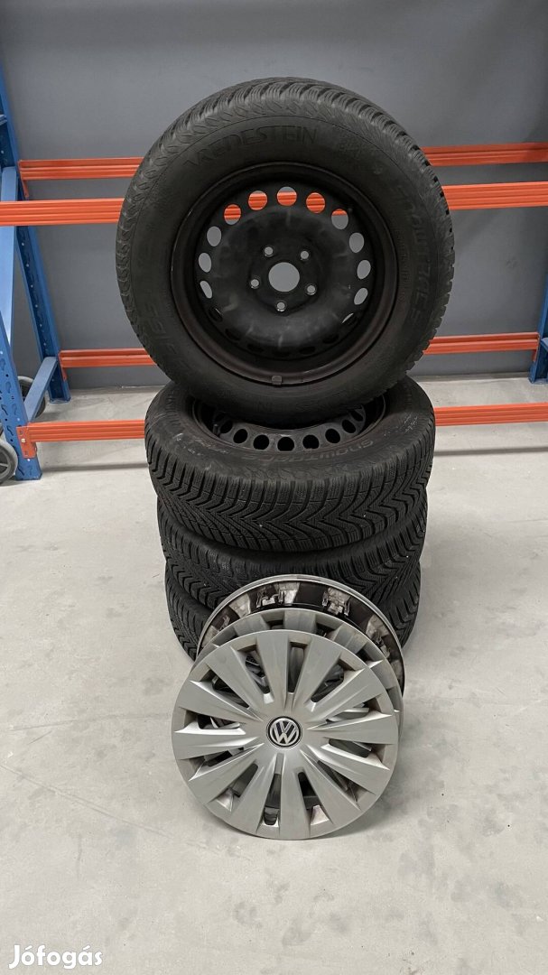 195/65 R15 téligumi felnin, VW dísztárcsával eladó