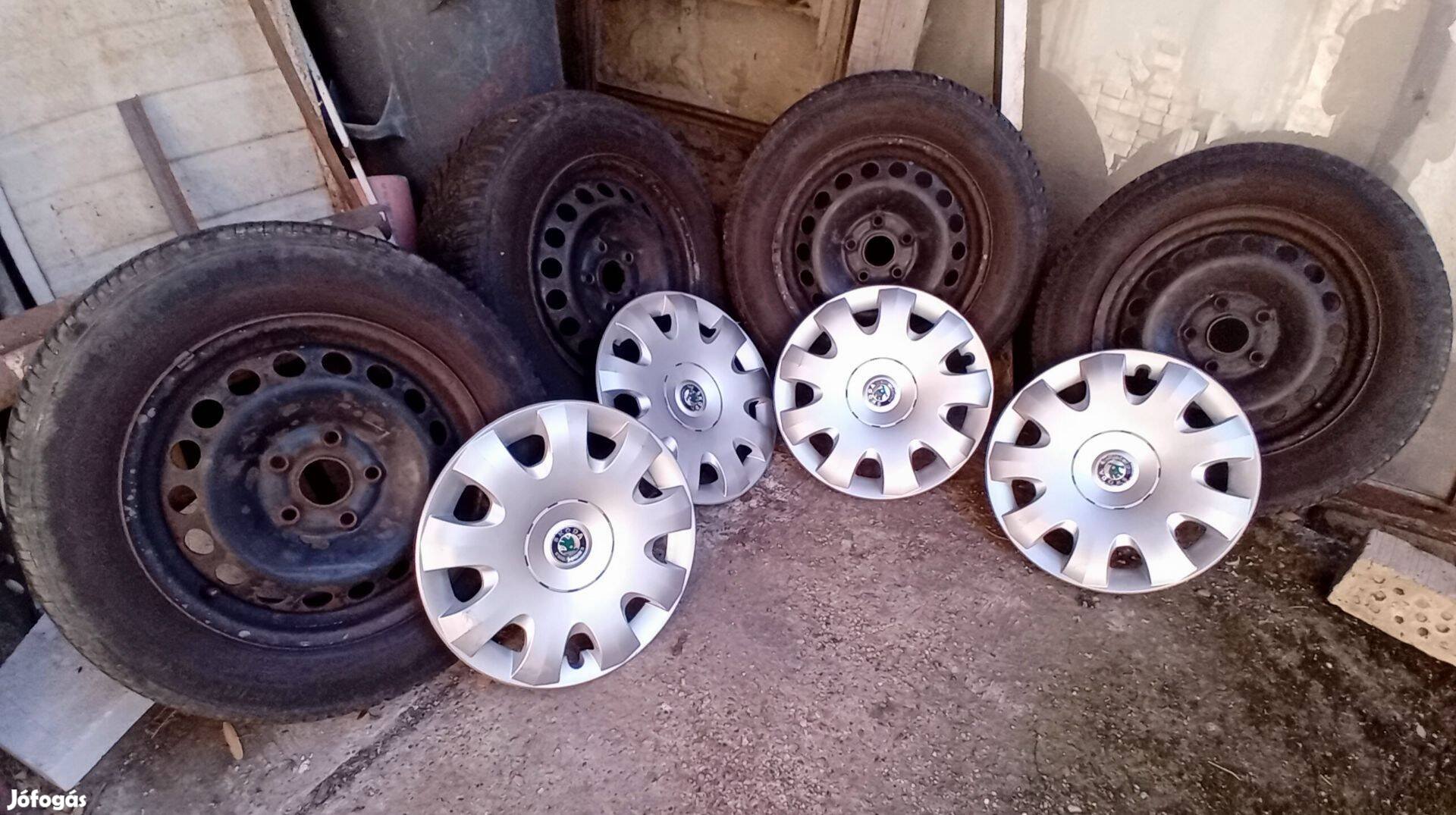 195/65 R15 téligumi szett skoda 6Jx15 H2 ET47 felnin + dísztárcsa