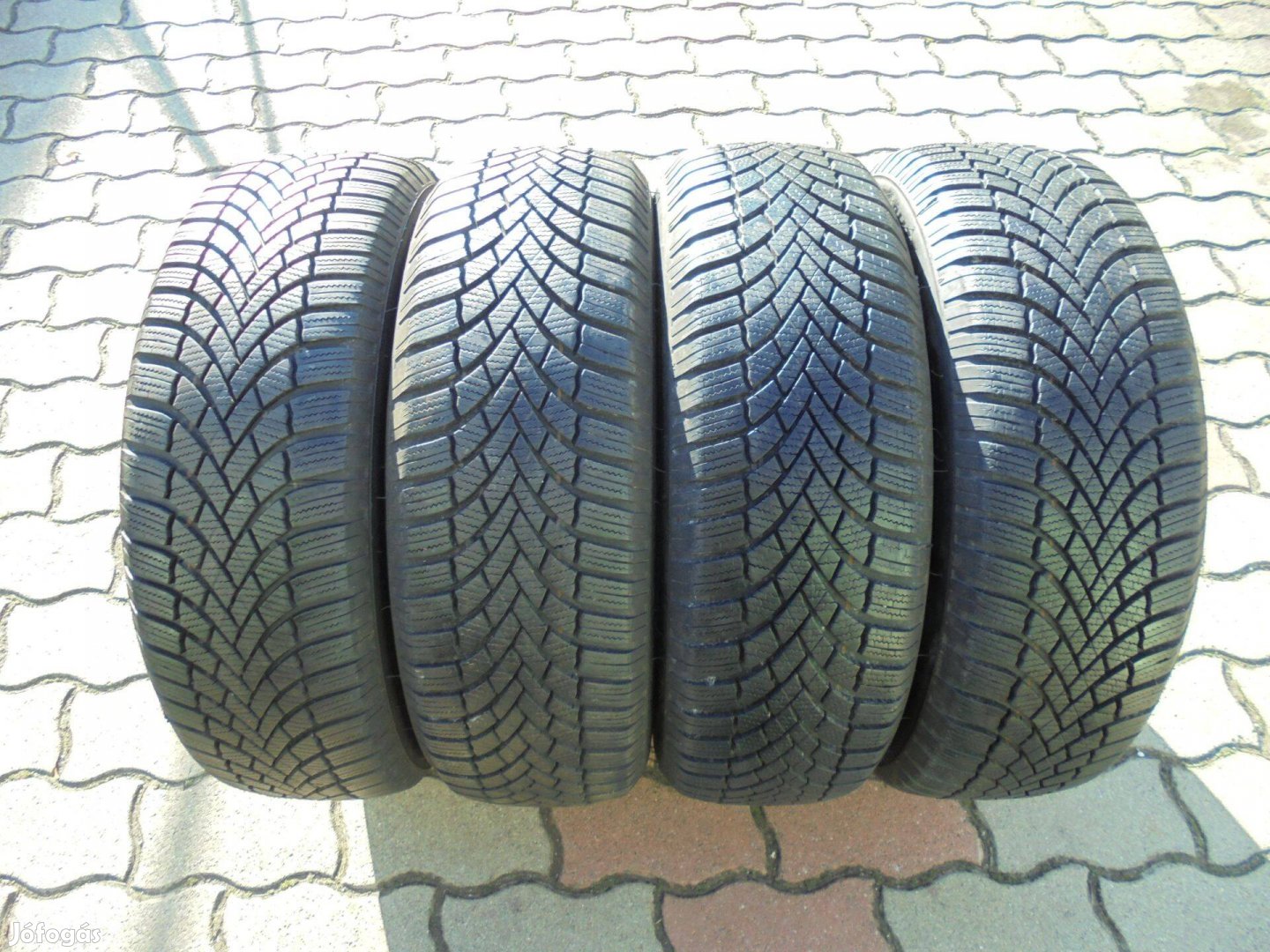 195/65 R 15-ös újszerű Bridgestone téli gumi Eladó