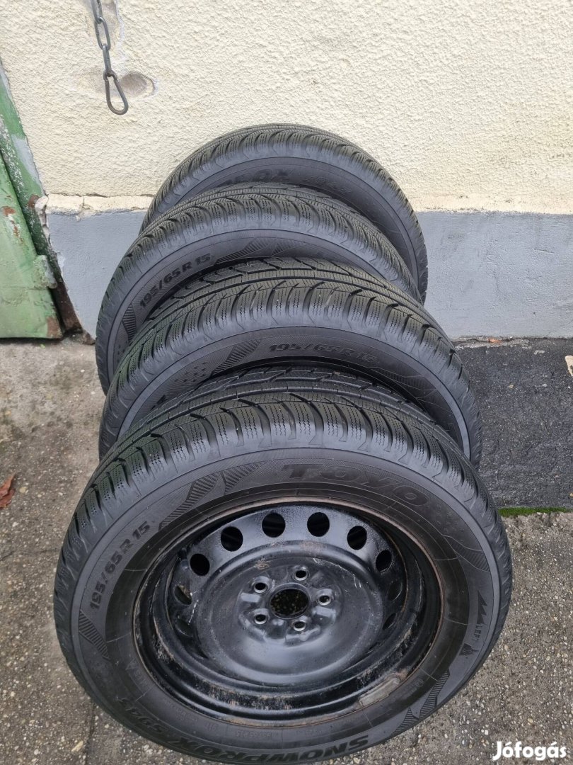 195/65 r15 toyo téli gumi toyota felni