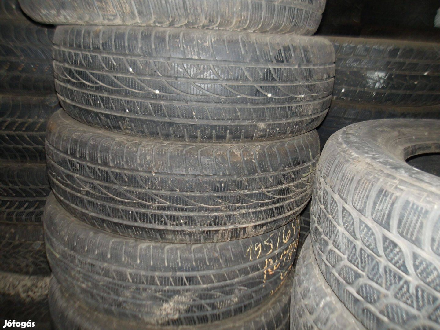 195/65r15 Roadstone téli gumi ajándék szereléssel