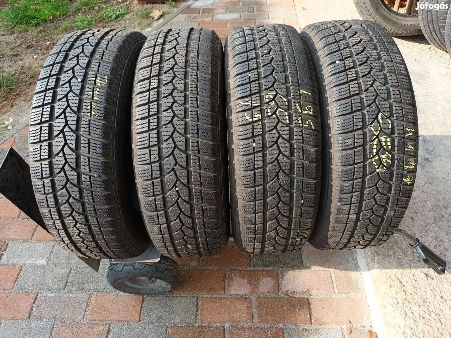 195/65r15 használt Sebring téligumi 4db szép
