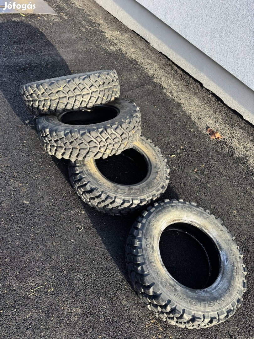 195 80 15 Kobra Terepgumi Terepjáró Gumi