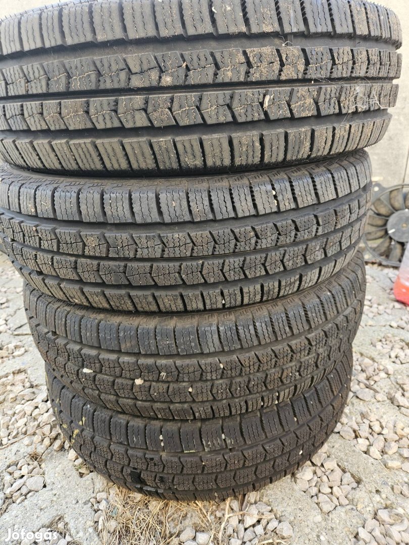 195/80 r14c Nexen kisteher téligumi garnitúra 