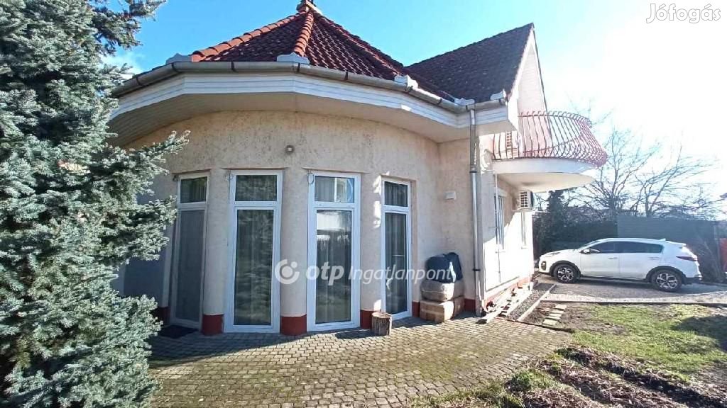 195 nm-es ház eladó Debrecen