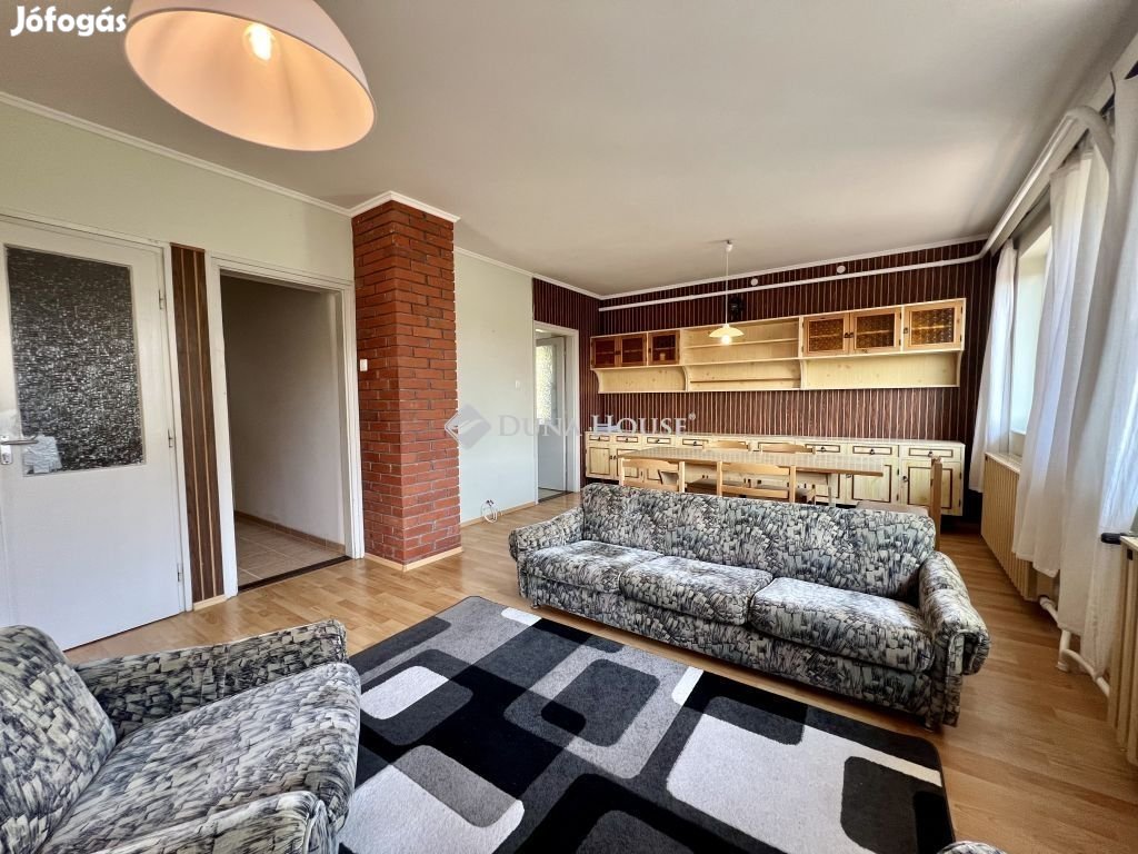 196 nm-es ház eladó Veszprémfajsz