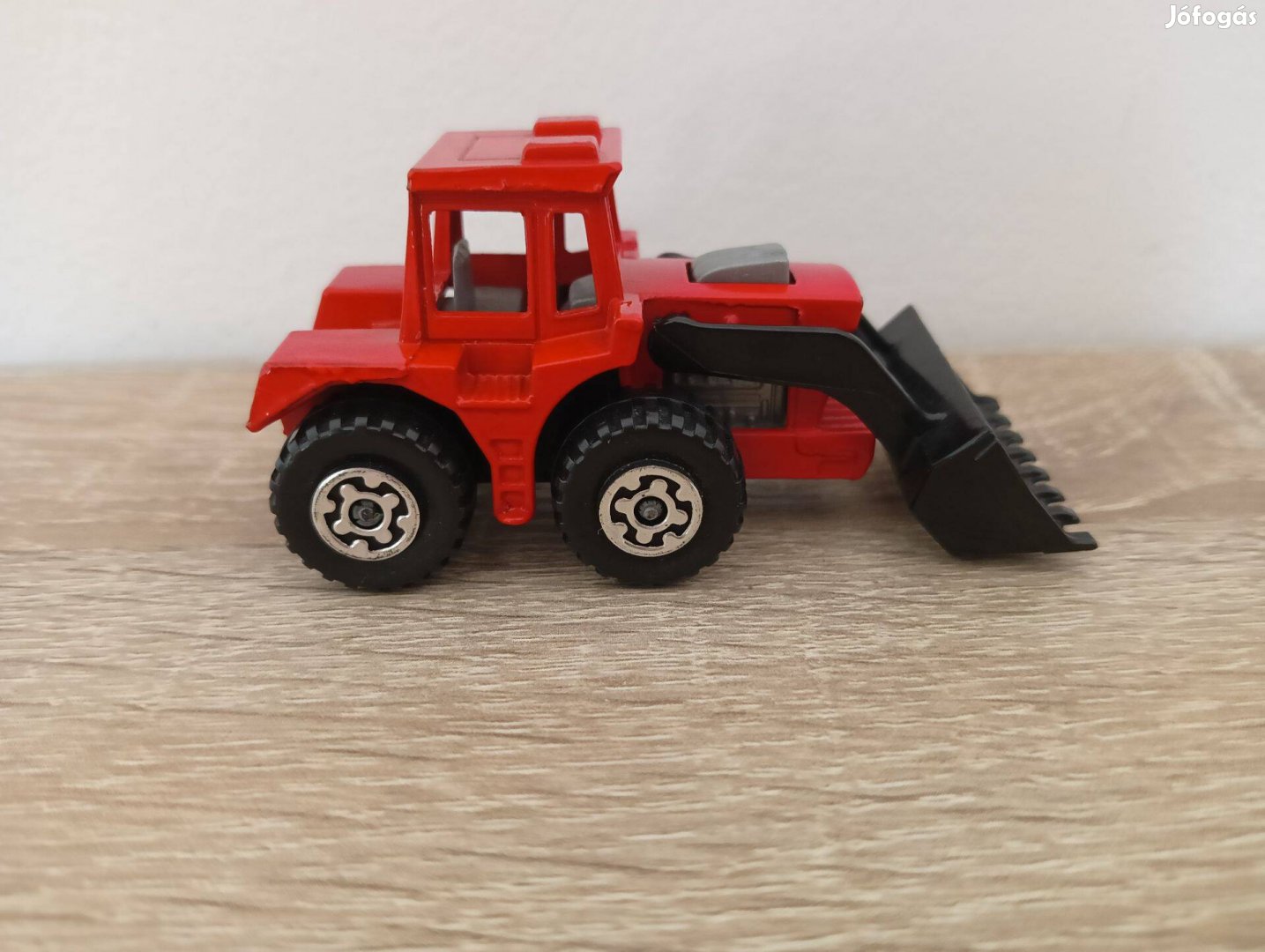 1976 Matchbox Superfast Tractor Shovel with Red Gray Interior