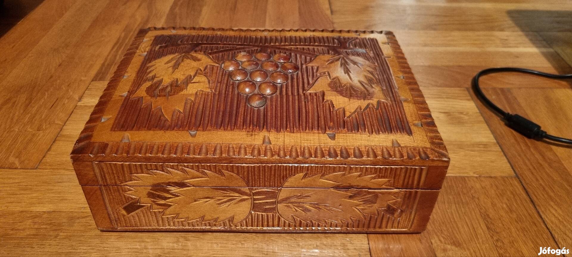 1979-es orosz faragott díszdoboz, tároló 