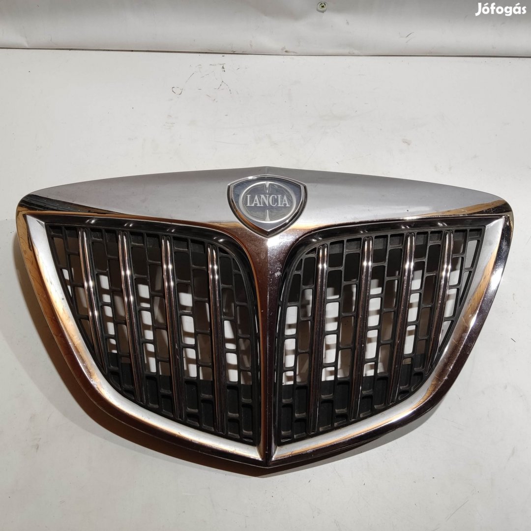 199567 Lancia Delta 2008-2014 Díszrács, a képen látható sérüléssel