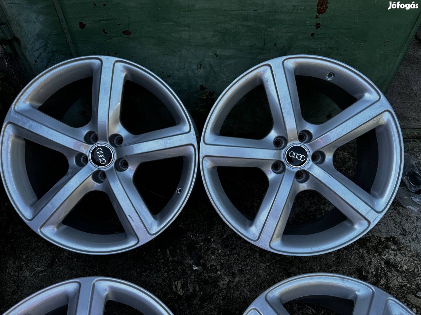 19 Gyari Audi A3 A4 A6 A8 Q3 Q5 Alufelni 5x112