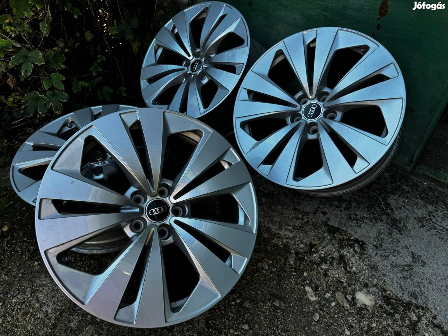 19 Gyari Audi Q8 Javitas mentes alufelni garnitura jeladokkal!5x112