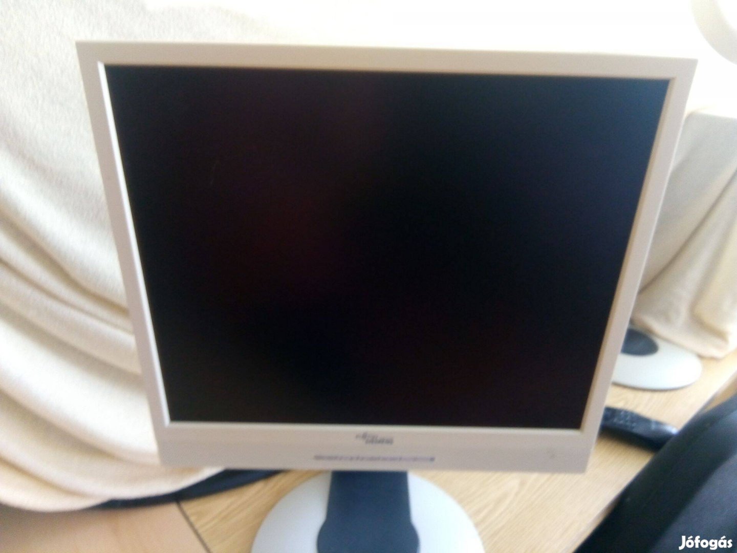 19" TFT monitor (Fujitsu-Siemens, 1280*1024, 8ms, D-Sub, DVI) eladó