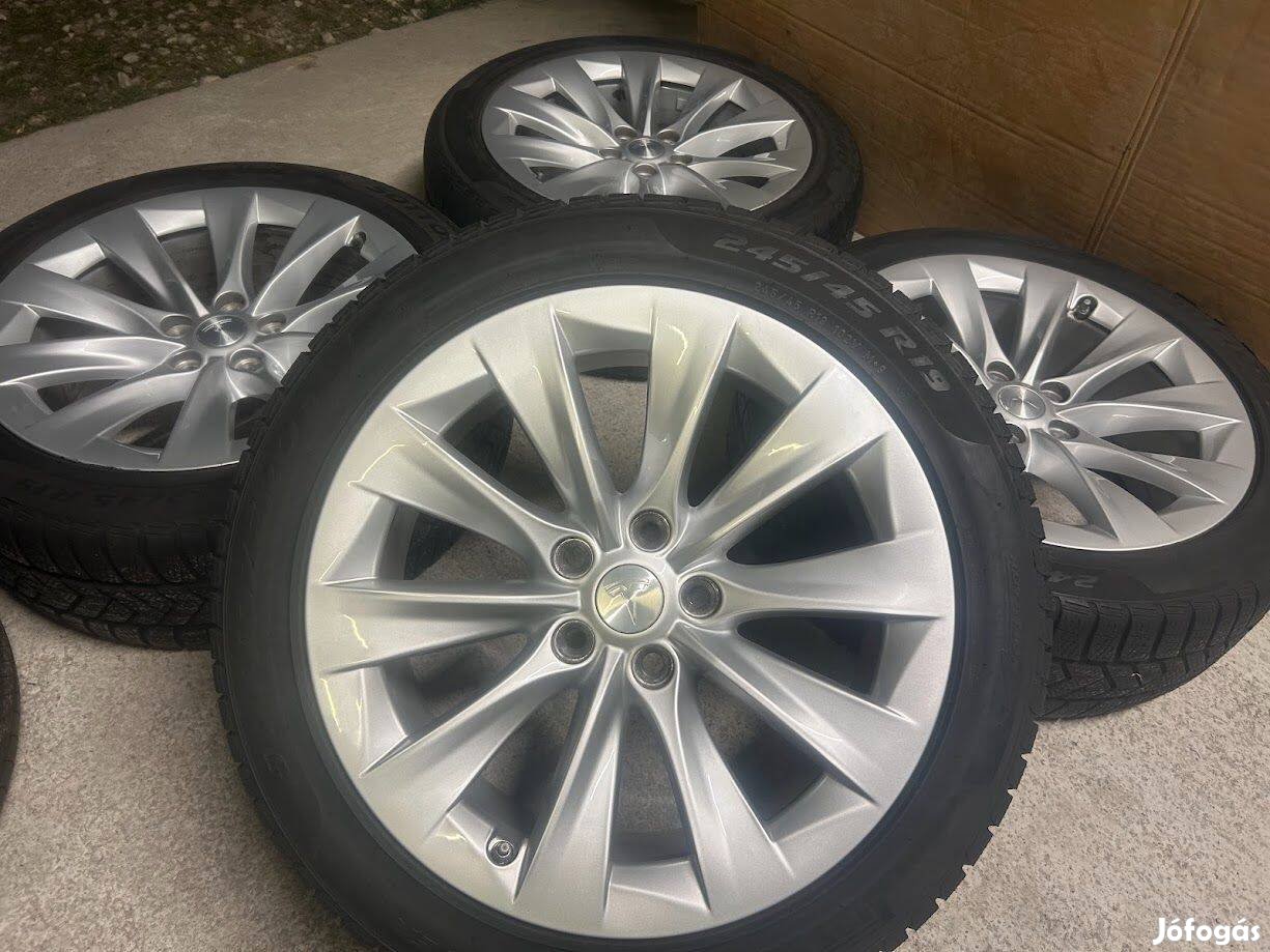 19" gyári Tesla S alufelni garnitúra Tpms szenzorokkal téli gumi 5x120