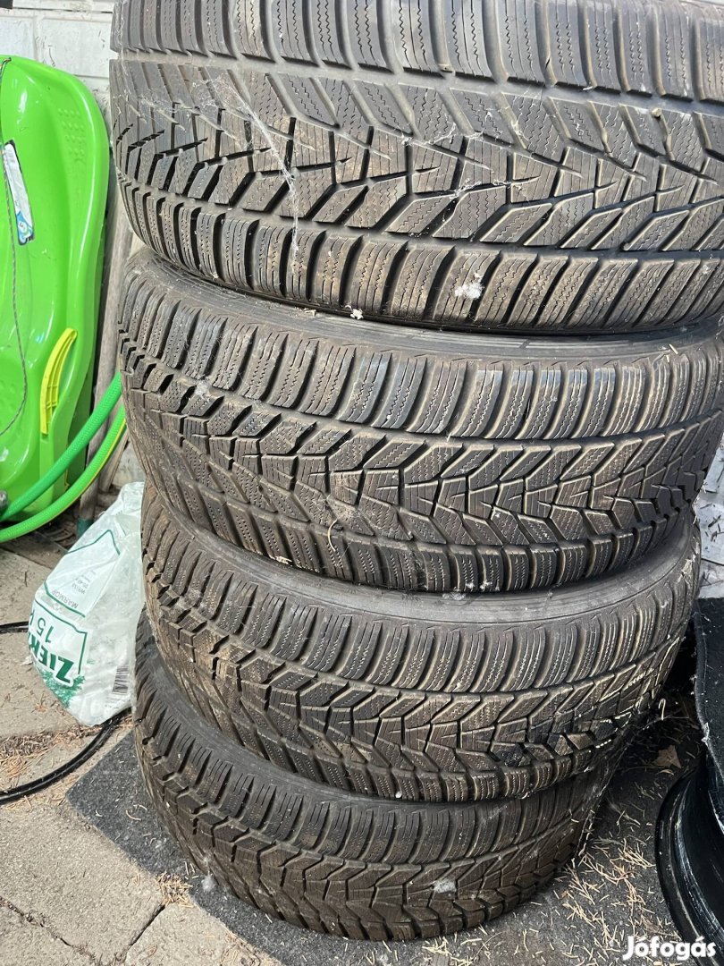 19" hankook 235/45 téligumik
