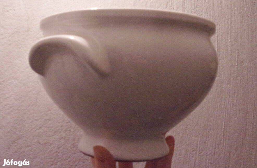 19 cm átmérőjű kerámia kaspó Újpest központ közelében