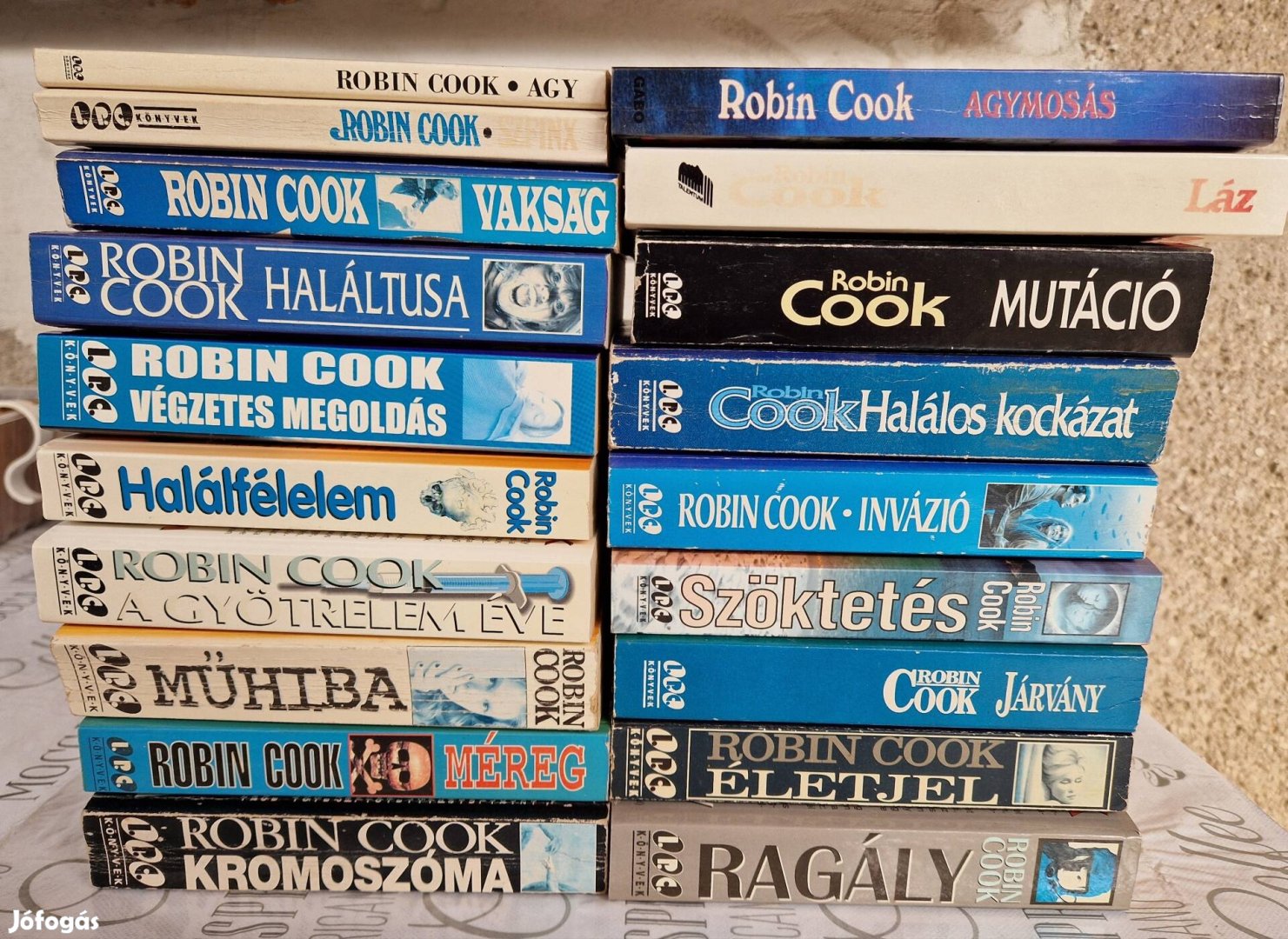 19 db Robin Cook könyv eladó