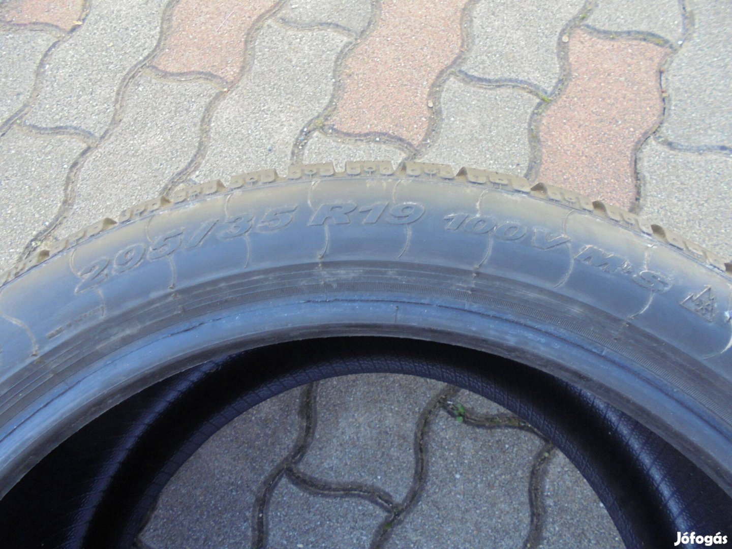 19-es Új Pirelli hátsó téli gumi eladó