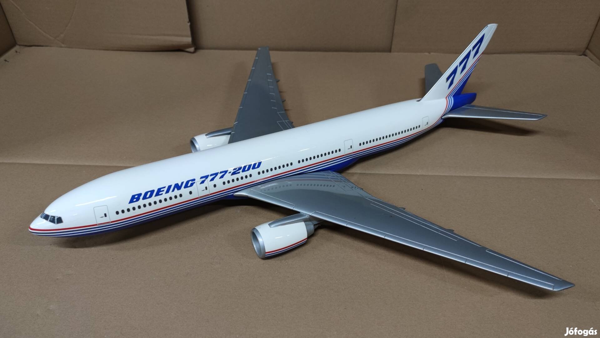 1/100 Boeing 777-200 Repülőgép modell