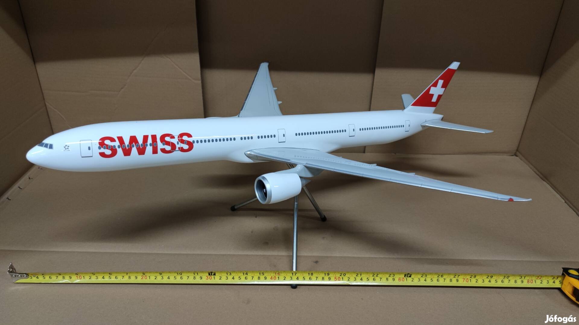1/100 Swiss Boeing 777-300 Repülőgép modell 