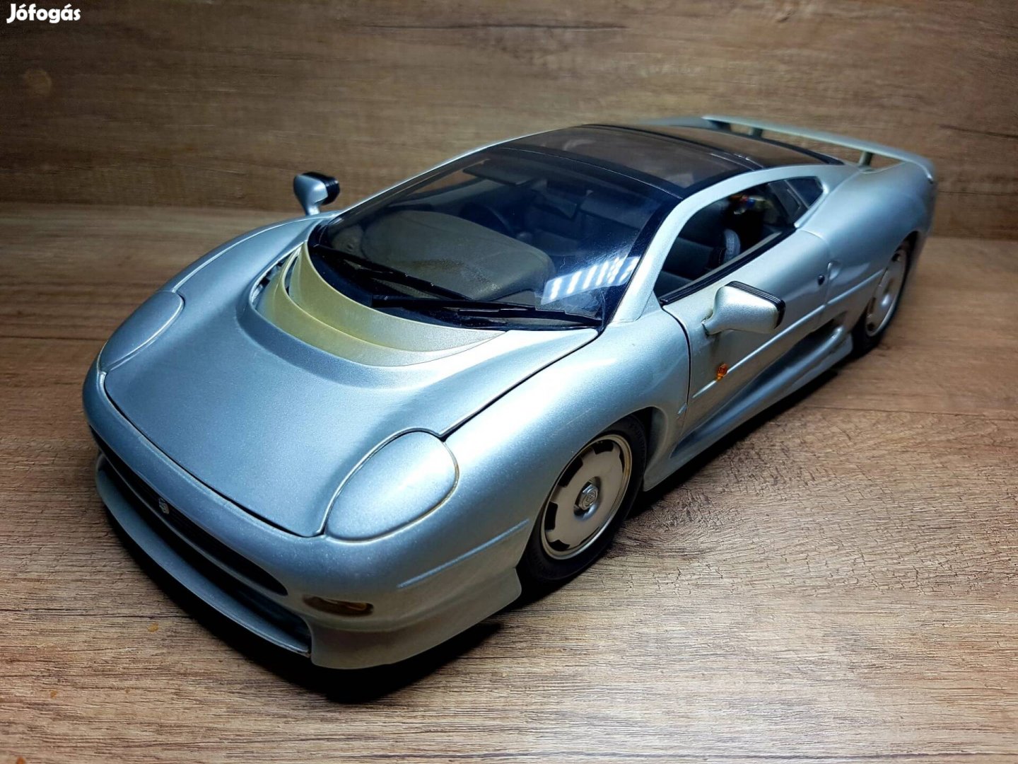 1/12 Jaguar Xj220 Maisto kiadású autómodell 