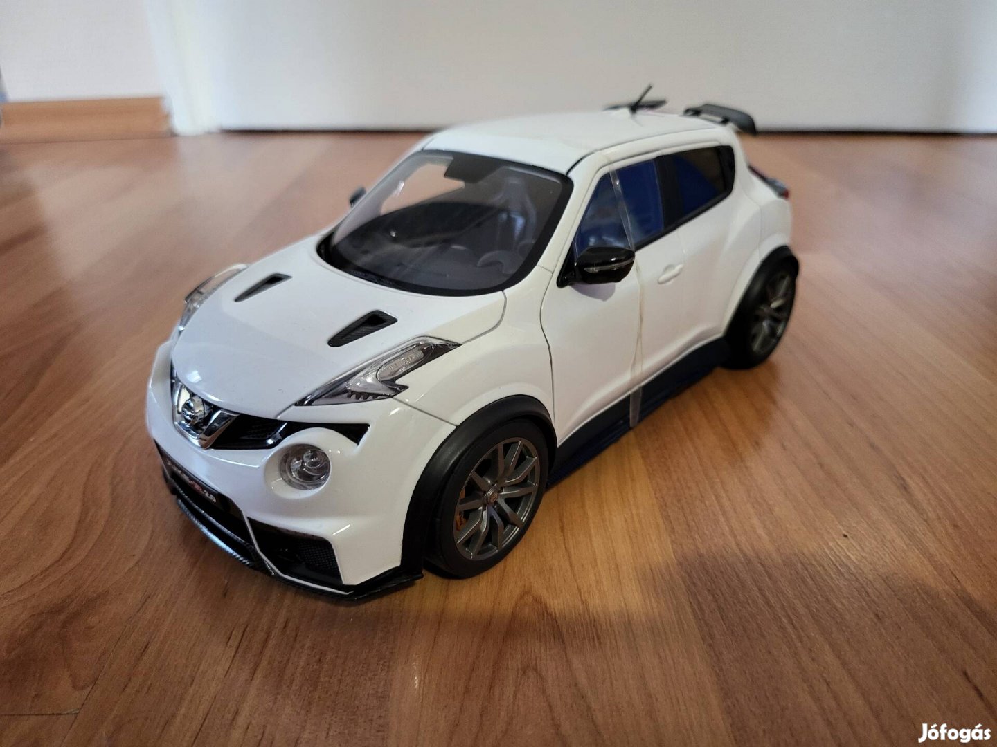 1:18 1/18 Autoart Nissan Juke modellautó