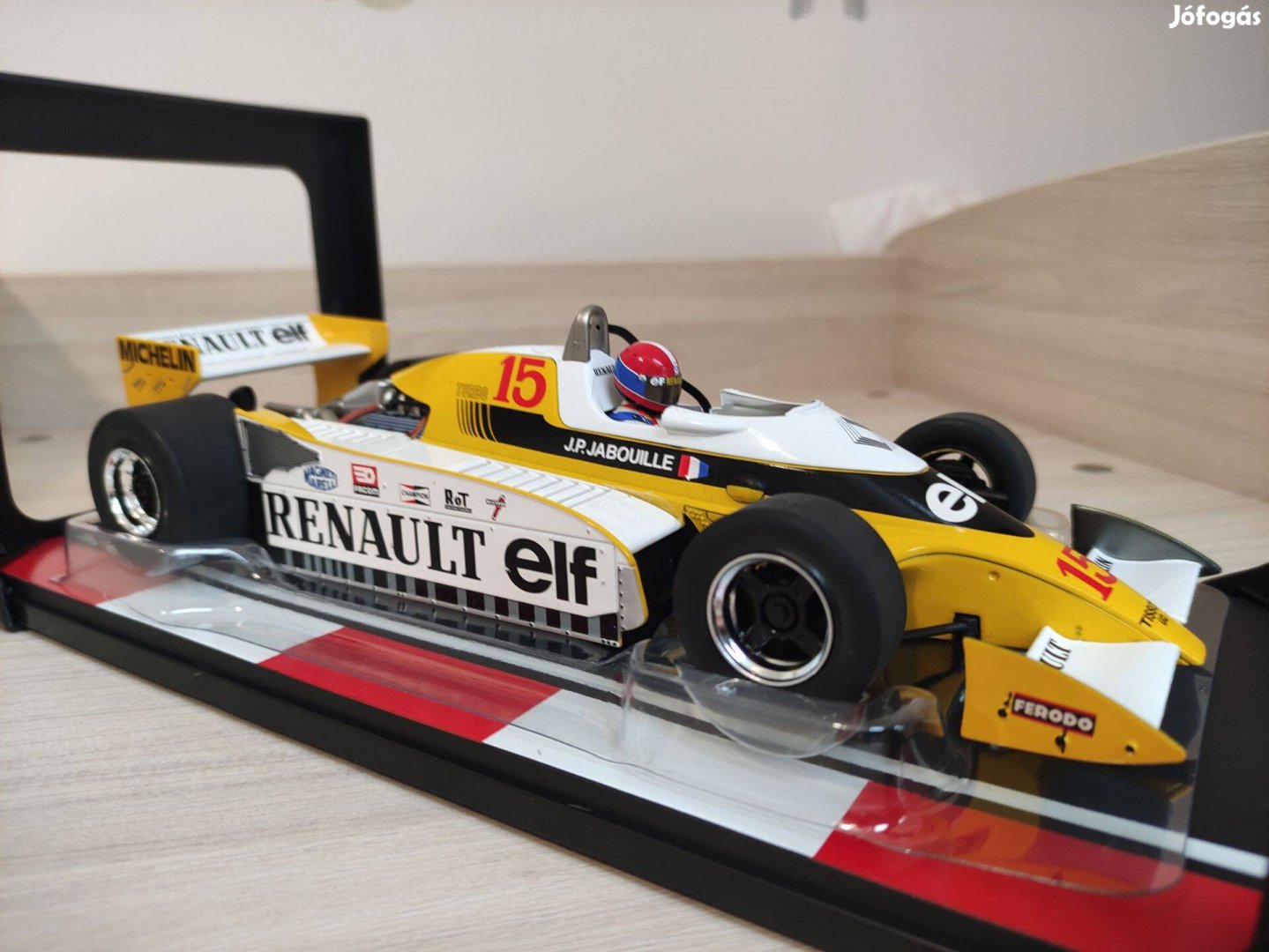 1/18 1:18 MCG Renault RS10 F1 Forma-1 modell