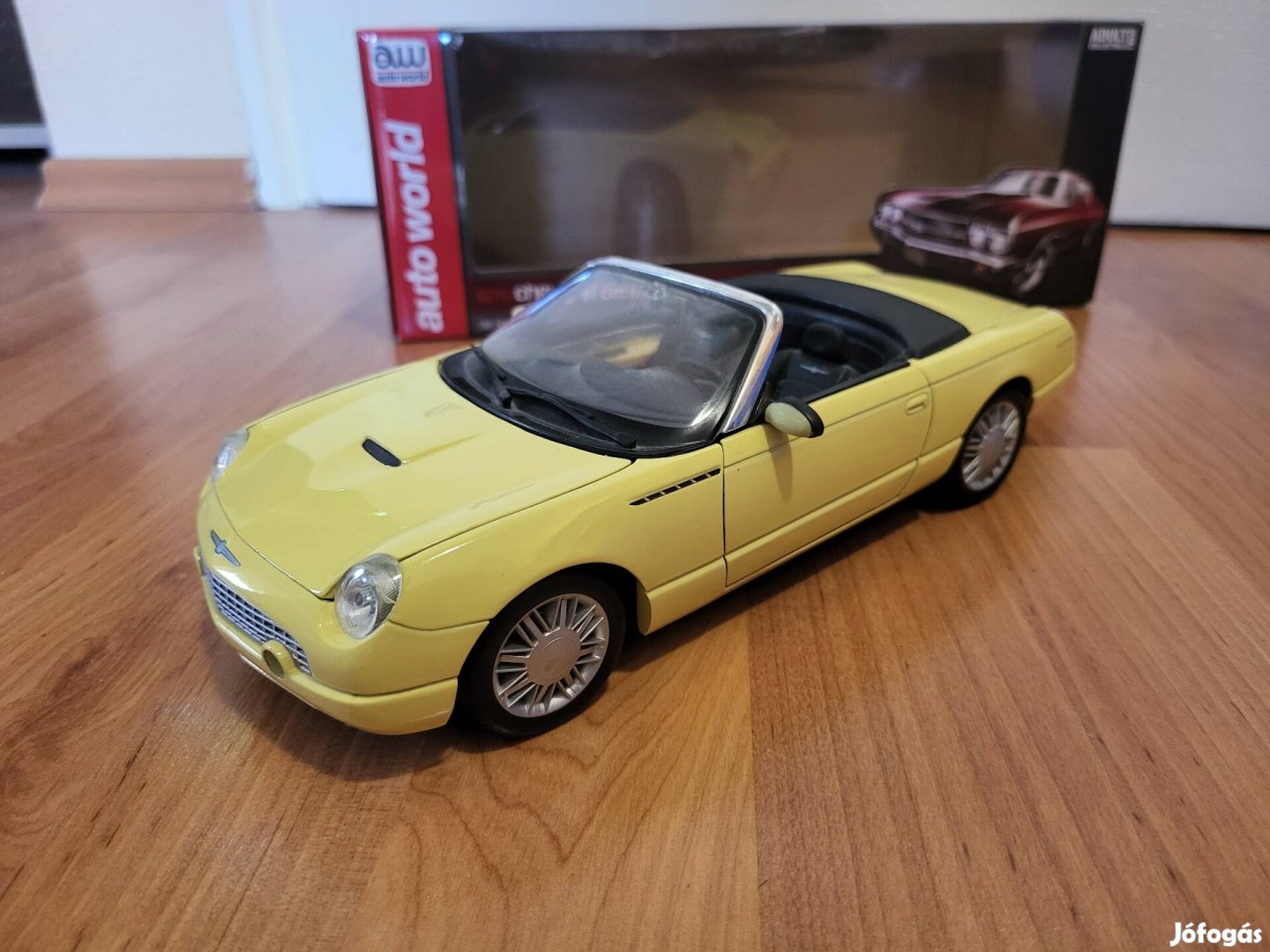 1:18 1/18 Maisto Ford Thunderbird modellautó