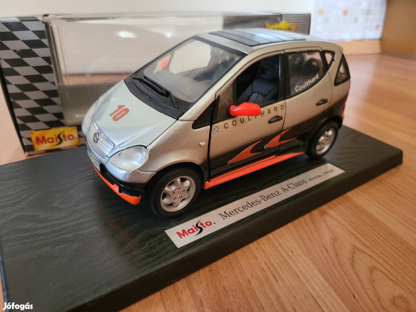 118 118 Maisto Mercedes A-Class F1 Design modellautó