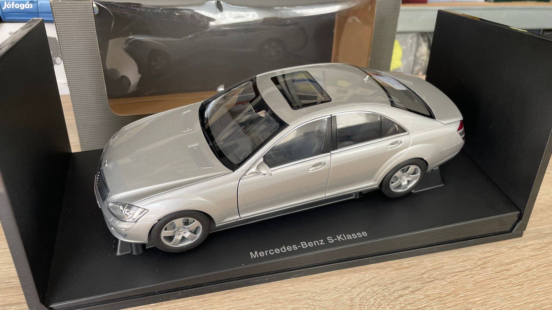 1:18 1/18 Mercedes-Benz W221 S500L 2005 - Autoart