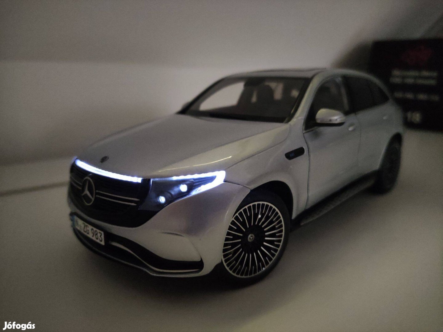 1/18 1:18 Nzg Mercedes Eqc 400 4Matic LED