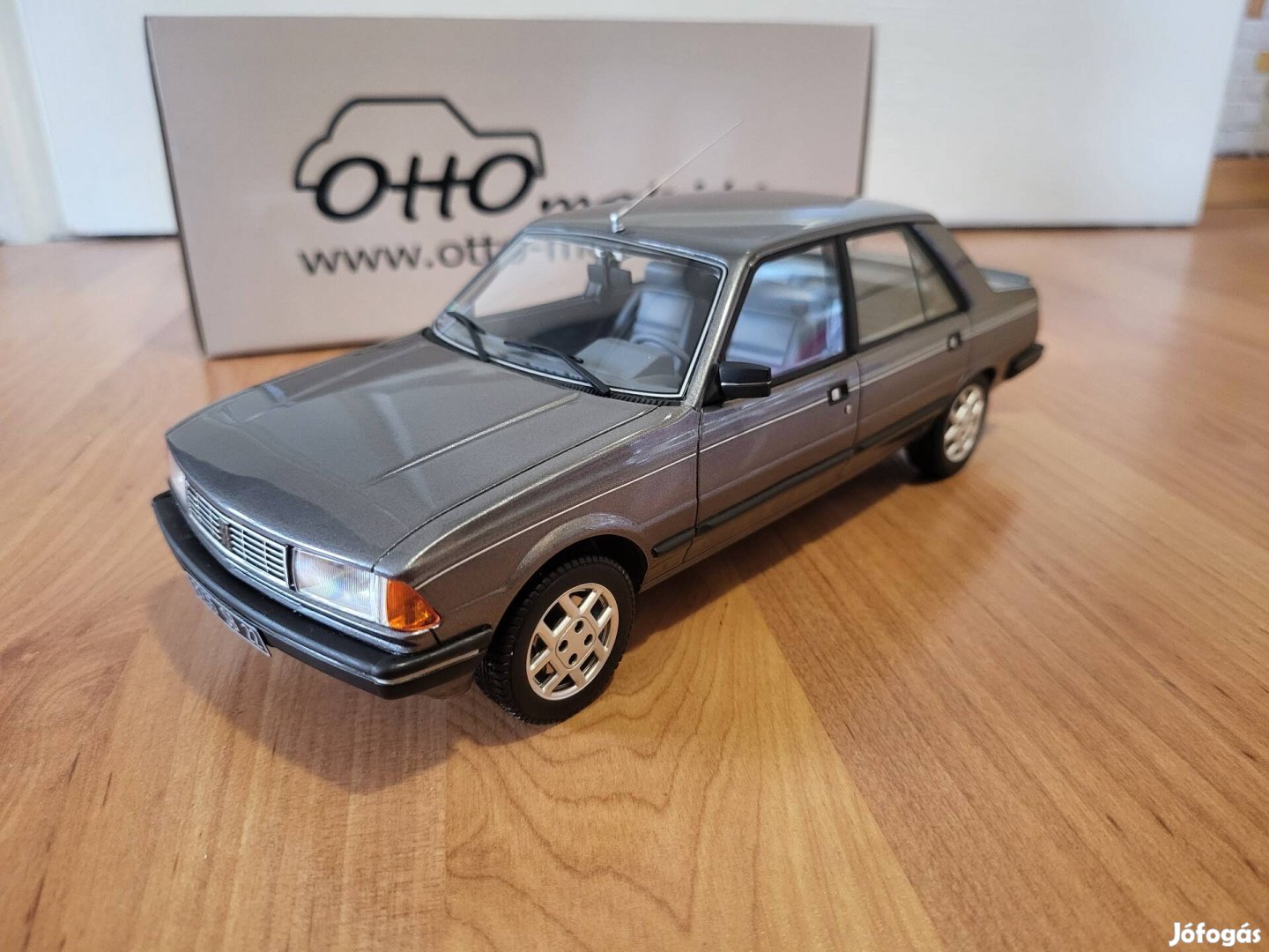 1:18 1/18 Ottomobile Peugeot 305 Gtx modellautó