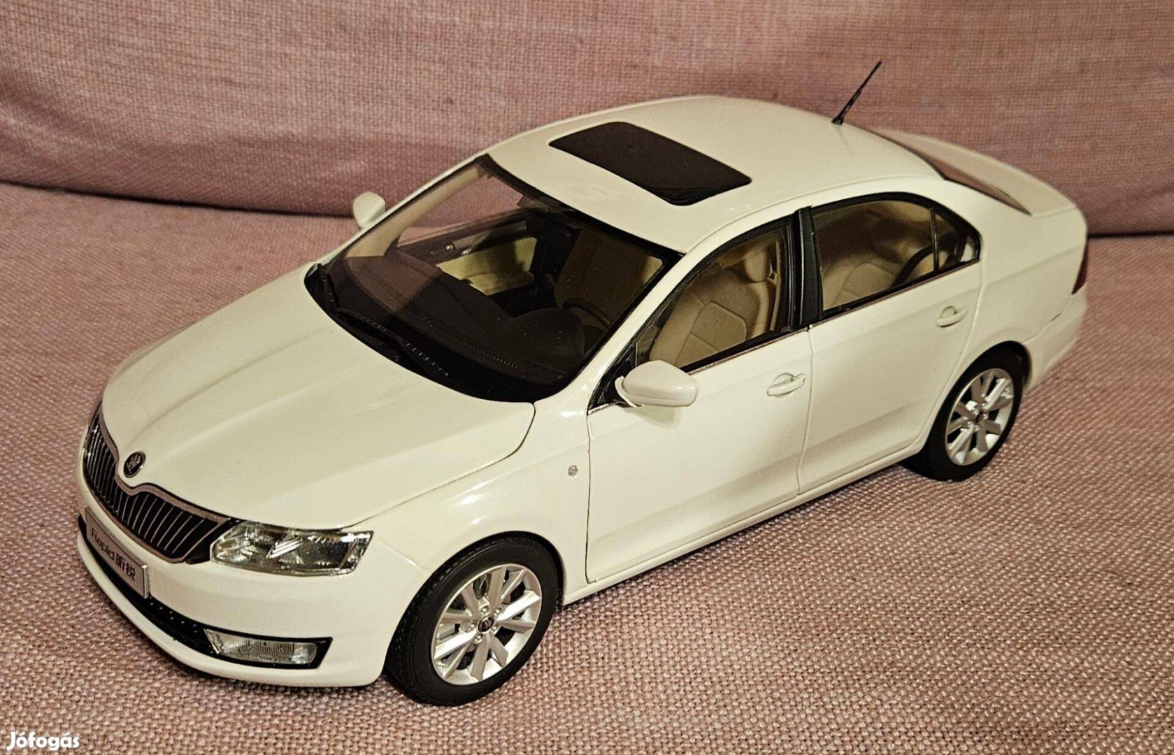 1:18 1/18 Skoda Rapid - 2012 fehér - Paudi