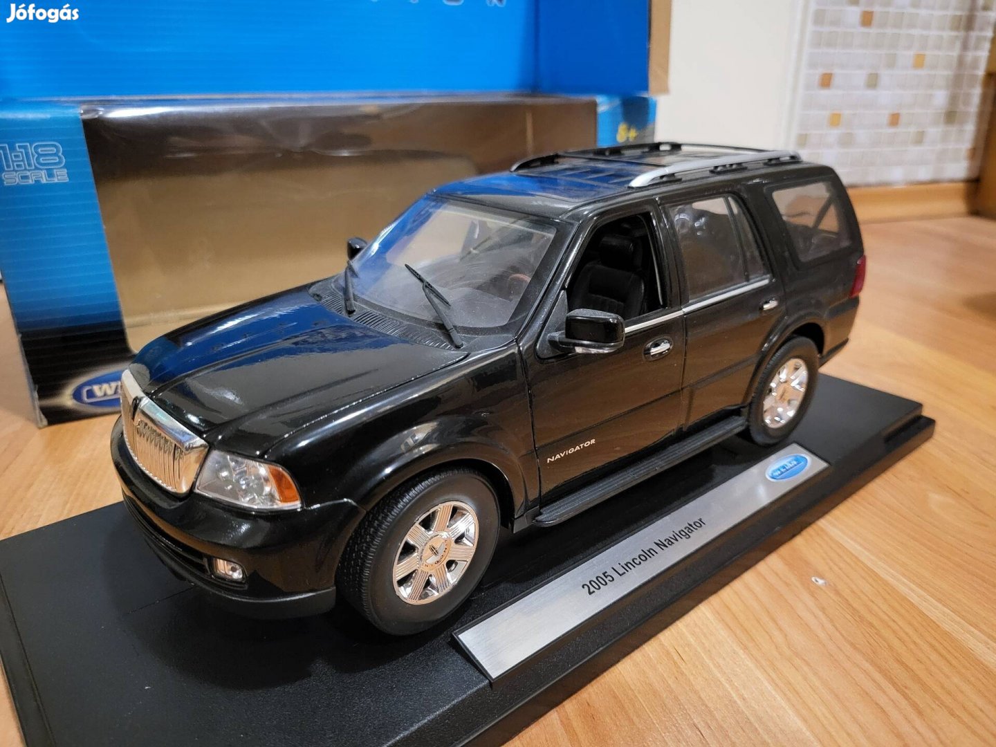 1:18 1/18 Welly Lincoln Navigator 2005 modellautó