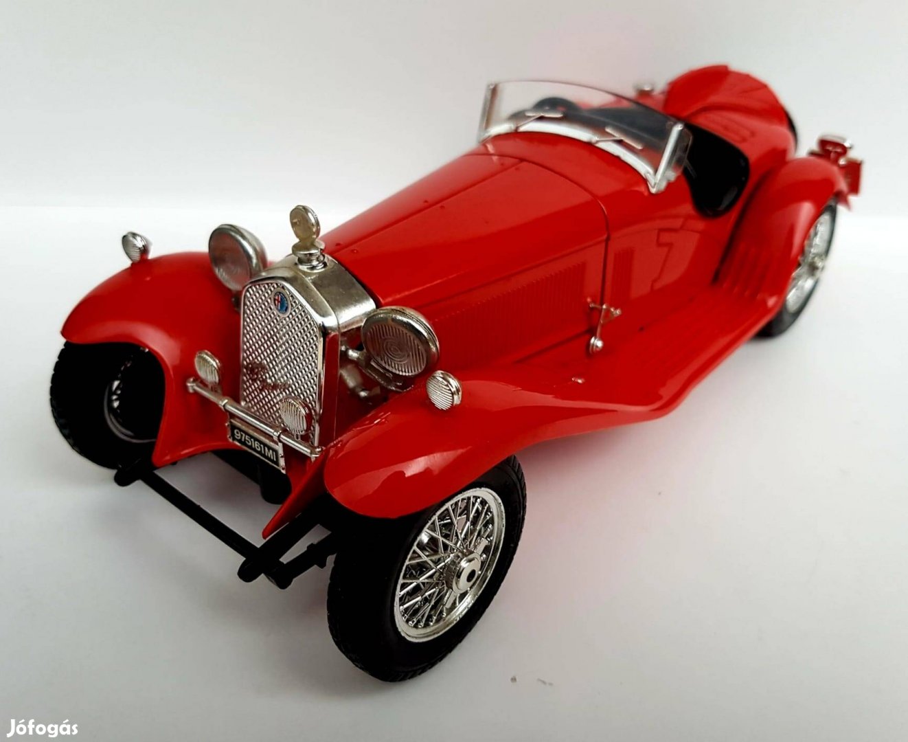 1/18 ALFA Romeo 2300 Spider Burago kiadású autómodell 